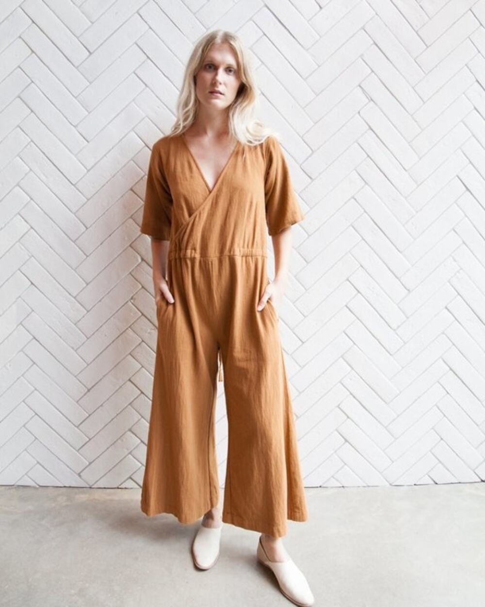 NWT Esby Jumpsuit Medium Tan Clove Cross Duffy Sleeve Linen Blend Drawstring